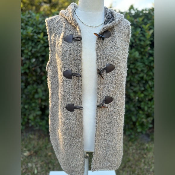Saks Fifth Avenue hooded sweater vest - Picture 3 of 12